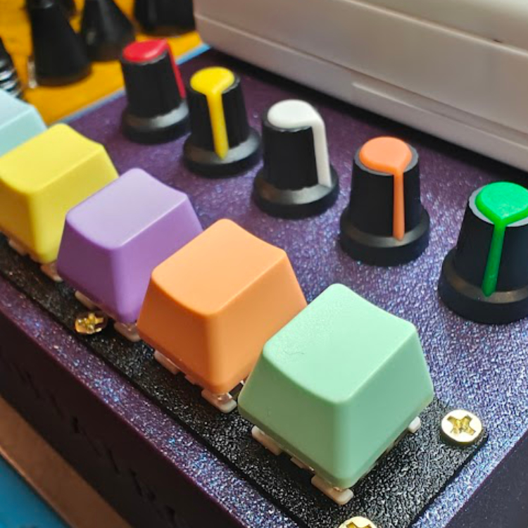 Lofiatron V2 Cassette / Sampler / synth / Keyboard instrument for lofi, ambient, chill and more! Mellotron